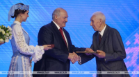 Лукашенко вручил премии Союзного государства в области литературы и искусства