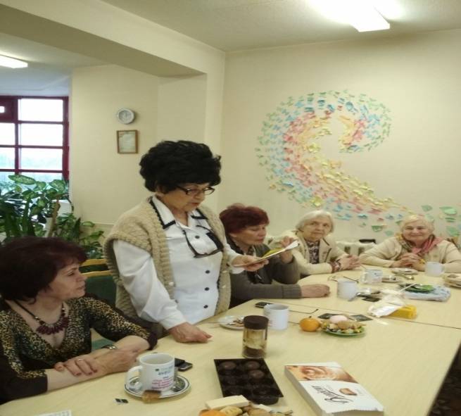 В рамках работы клуба «В кругу друзей» для пожилых людей    проведено культурно-массовое мероприятие на тему: «Светлый образ матери»