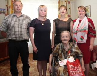 Руководители организаций, общественных объединений района поздравили ветеранов с 75-летием освобождения Республики Беларусь