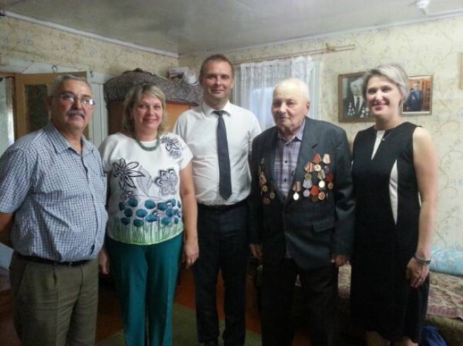 В канун празднования 75-летия освобождения Республики Беларусь ветераны принимали поздравления