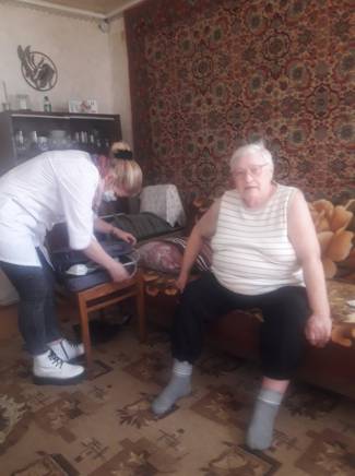 в рамках работы «Санаторий на дому» был проведен выезд к нетрудоспособным пожилым гражданам, состоящим на социальном обслуживании на дому