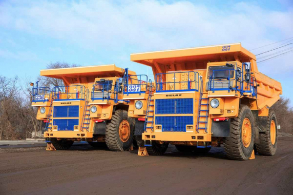 Two new Zhodino dump trucks will transport ore at the Gleevatsky open pit in Ukraine