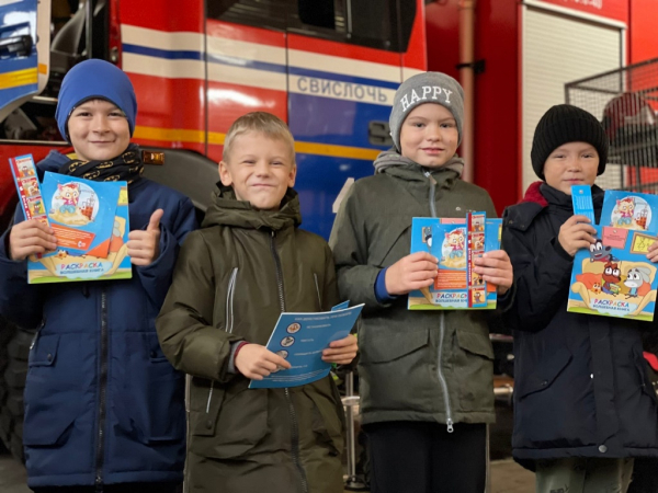 Проведена экскурсия с детьми по территории пожарной части (Пуховичский район)