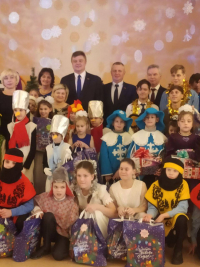 С подарками в Руденскую специальную школу-интернат приехали представители Управления делами Президента Республики Беларусь