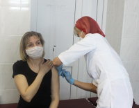 Здоровье  важнее  всего: Идет вакцинация сотрудников  завода  «Август-Бел»