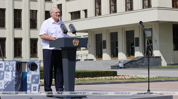 Президент выступил на митинге на площади Независимости