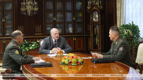 &quot;Главная задача - сохранить людей&quot; - Лукашенко принял с докладом главу МЧС