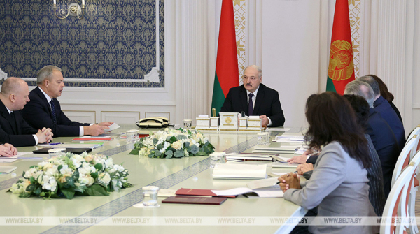 Lukashenko meets with working group to discuss new Constitution of Belarus