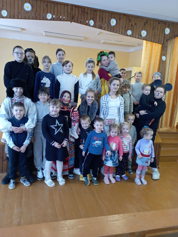 Туринский СДК провел театрализованную постановку-сказку «Репка» для детей школы и детского сада.