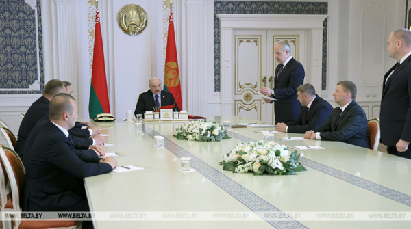Lukashenko orders to launch at least one investment project in each district in 2022