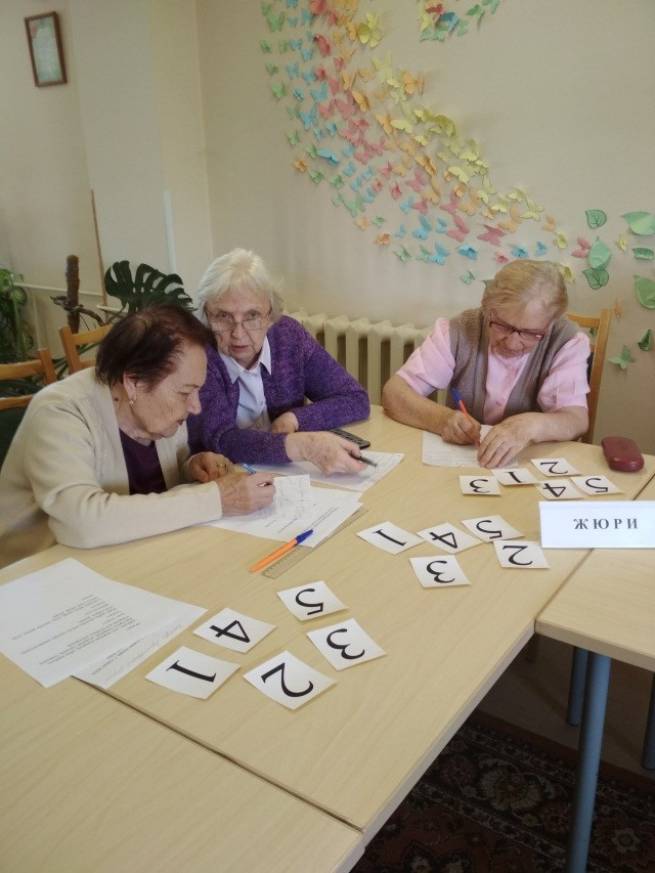 В клубе «Рукодельница» для пожилых людей проведена конкурсная программа, приуроченная ко Дню женщин, на тему: «Ай, да бабушки!»