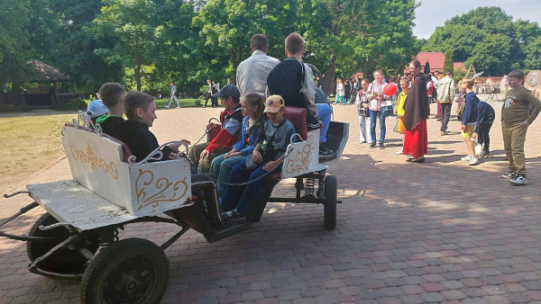 Поездка для детей из многодетных семей и молодых инвалидов в музейный комплекс «Дукорский маёнтак»