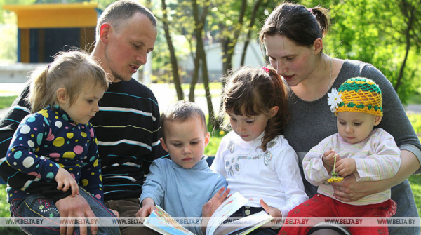 Lukashenko highlights importance of targeted support to children from large families