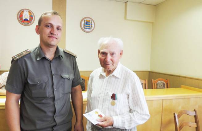 Медали «75 лет освобождения Беларуси» вручили ветеранам  Великой Отечественной войны