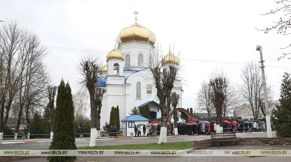 Лукашенко на Пасху посетил храм в Шклове