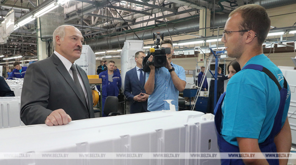 Почему Лукашенко призывает покупать белорусское? История минских &quot;атлантов&quot;