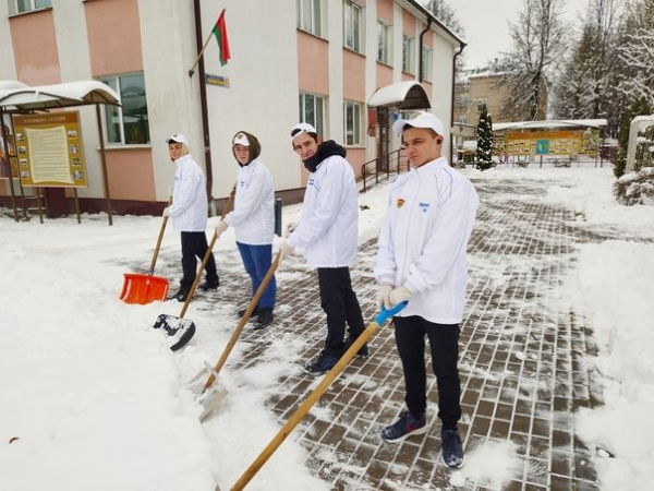 В Пуховичском районе начала работать горячая линия по уборке снега пожилым, маломобильным гражданам, проживающим в частном секторе