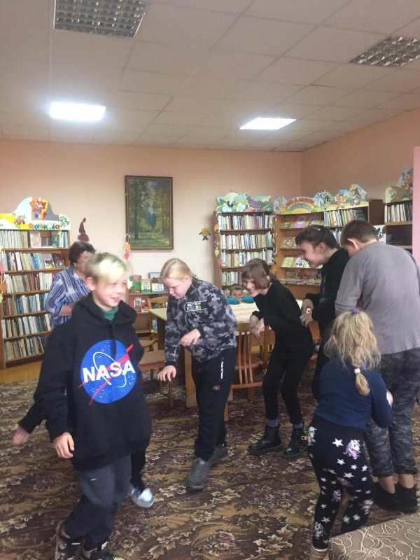 Дубровский СЦК провел экологически-познавательные игры «Хоровод веселых приключений либо Дубровские робинзоны» совместно с библиотекой