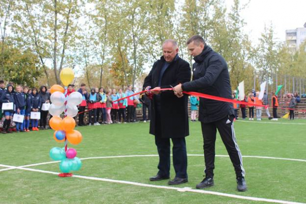 В Дружном на месте бывшего парка аттракционов открыли спортивную площадку.