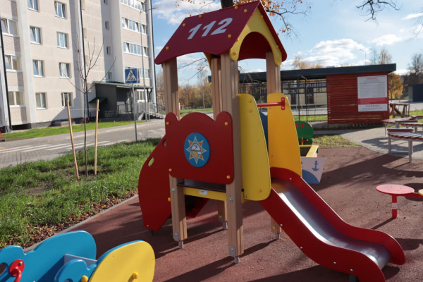 Новая игровая площадка в стиле МЧС появилась  в Пуховичском районе