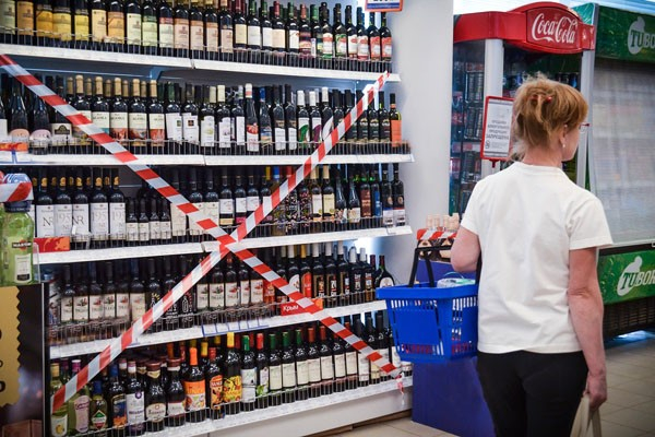 В Пуховичском районе ограничат продажу алкоголя в дни последних звонков и выпускных