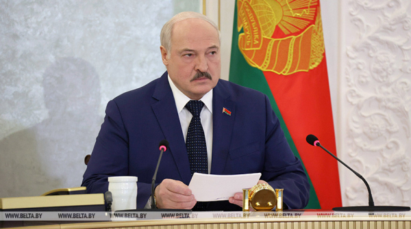Lukashenko orders to protect election commission members during referendum