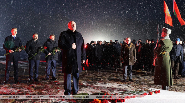 &quot;Мы это помним, и в этом наша сила&quot; - выступление Лукашенко на митинге-реквиеме в Хатыни