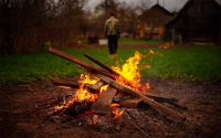 В Пуховичском районе при сжигании мусора пострадала пенсионерка