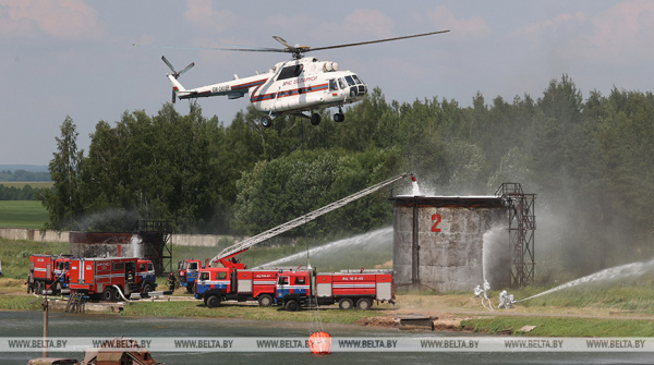 Lukashenko sends professional holiday greetings to firefighters