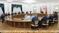 Lukashenko hosts meeting to discuss Belarus&#039; border security