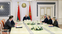 Lukashenko hosts meeting to discuss political party building in Belarus
