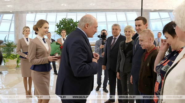 Lukashenko awards Roman Kogodovsky and doctors who saved him