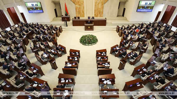 Депутаты приняли в первом чтении законопроект о дорожном движении