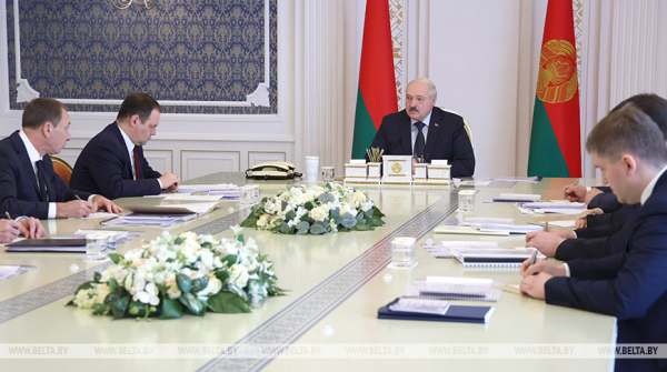 Lukashenko urges need to re-energize Belarus&#039; IT industry