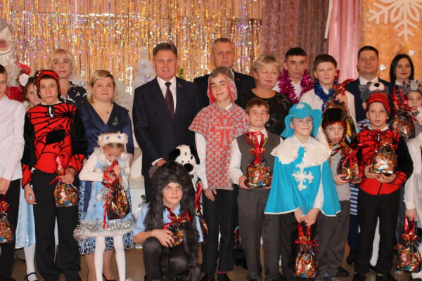 Заместитель Премьер министра Игорь Петришенко принял участие в акции «Наши дети», которая прошла в Руденском доме-интернате