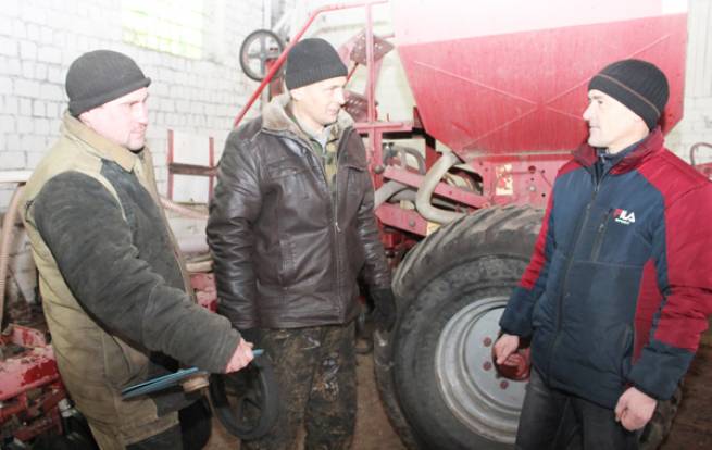 В центре внимания сельхозорганизаций Пуховичского района — ремонт техники